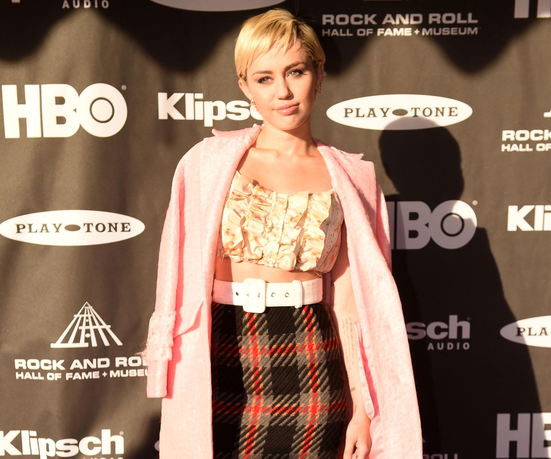 Miley Cyrus talks bisexuality in new interview