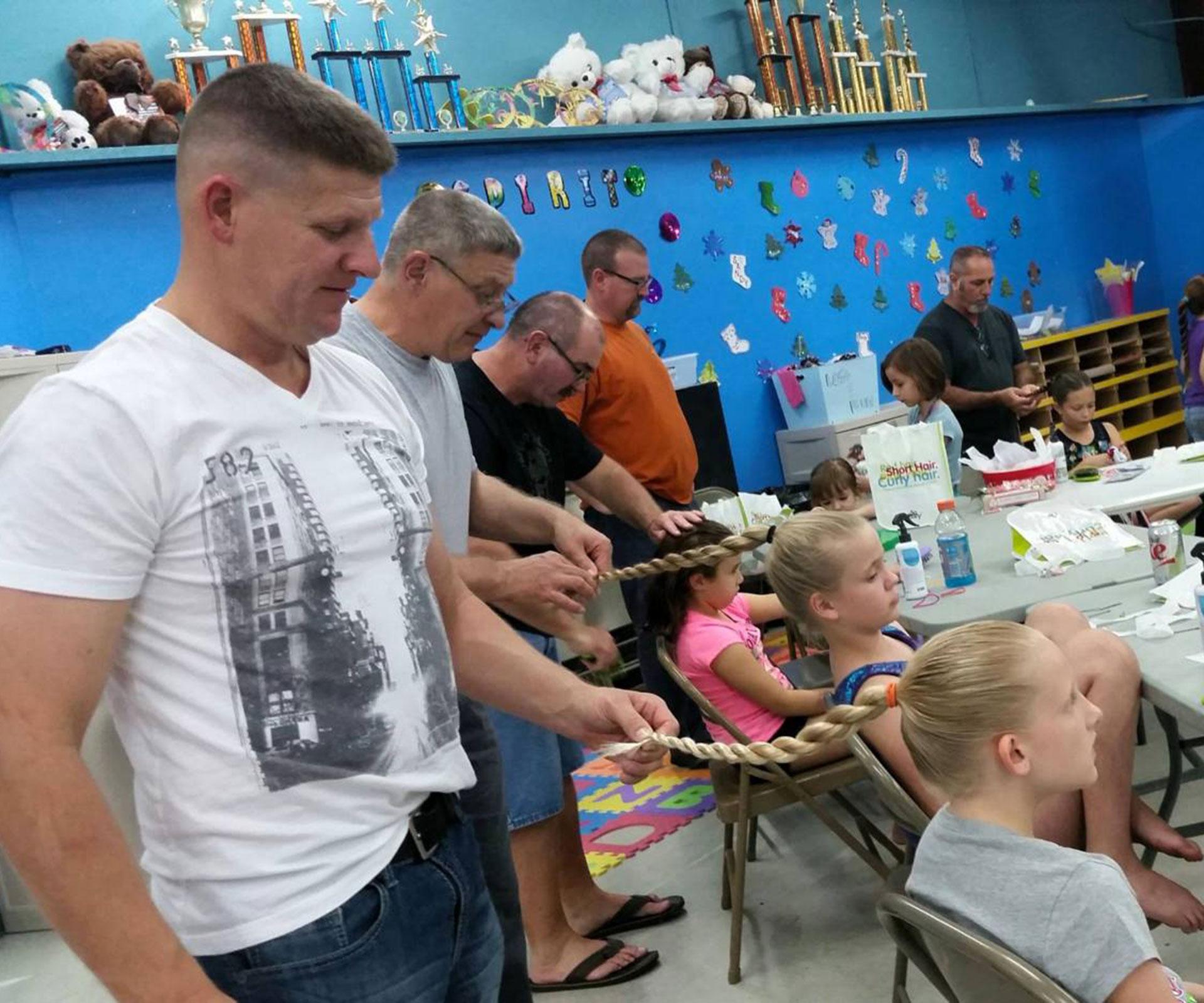 Dads attend ‘doing your daughter’s hair’ class