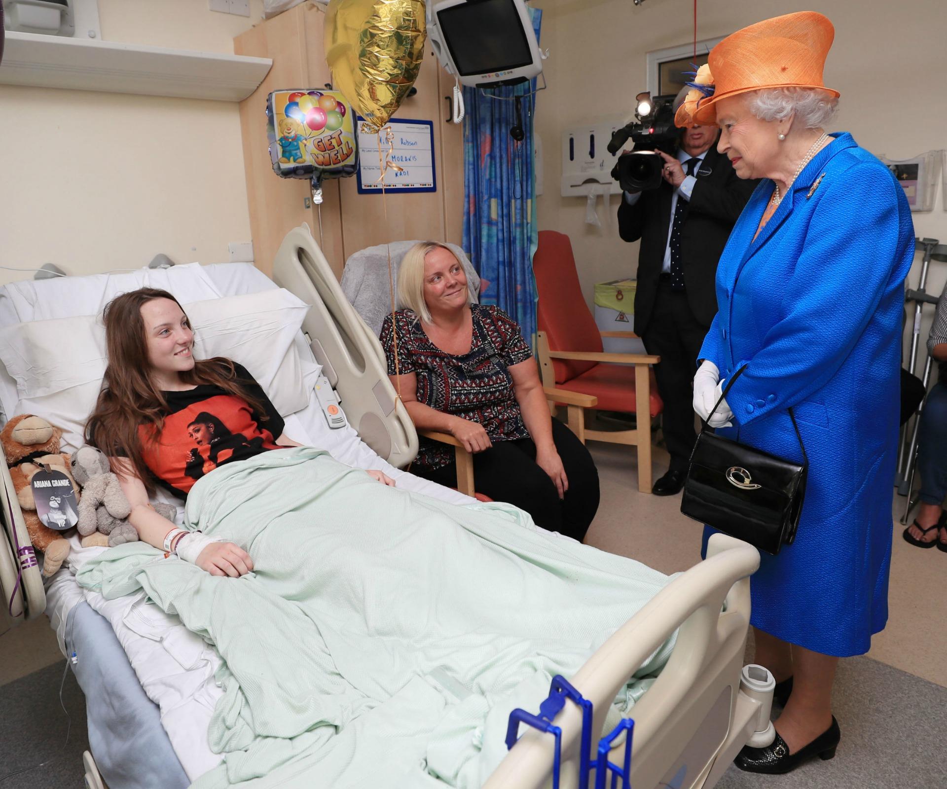 Queen Elizabeth visits Manchester terror attack victims