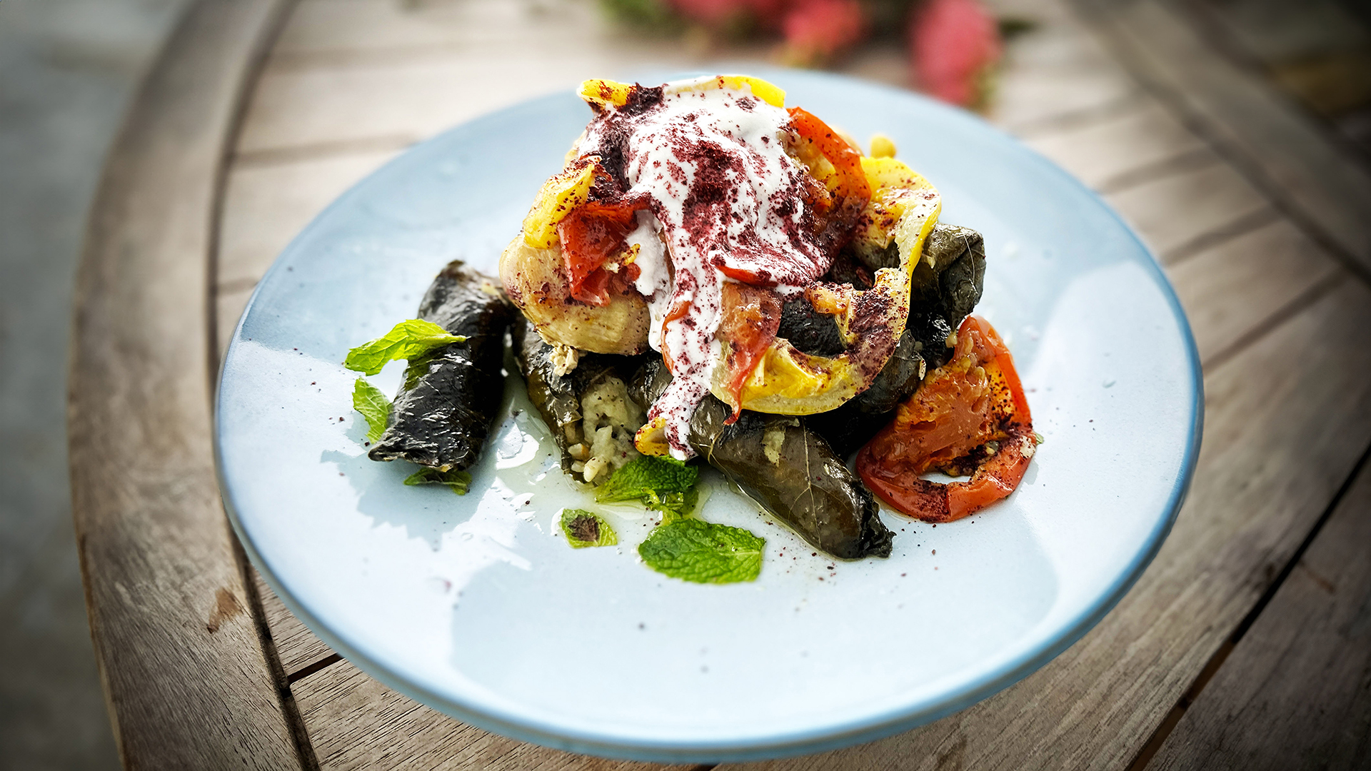 Grape leaves with 
chicken (Waraq Enab)