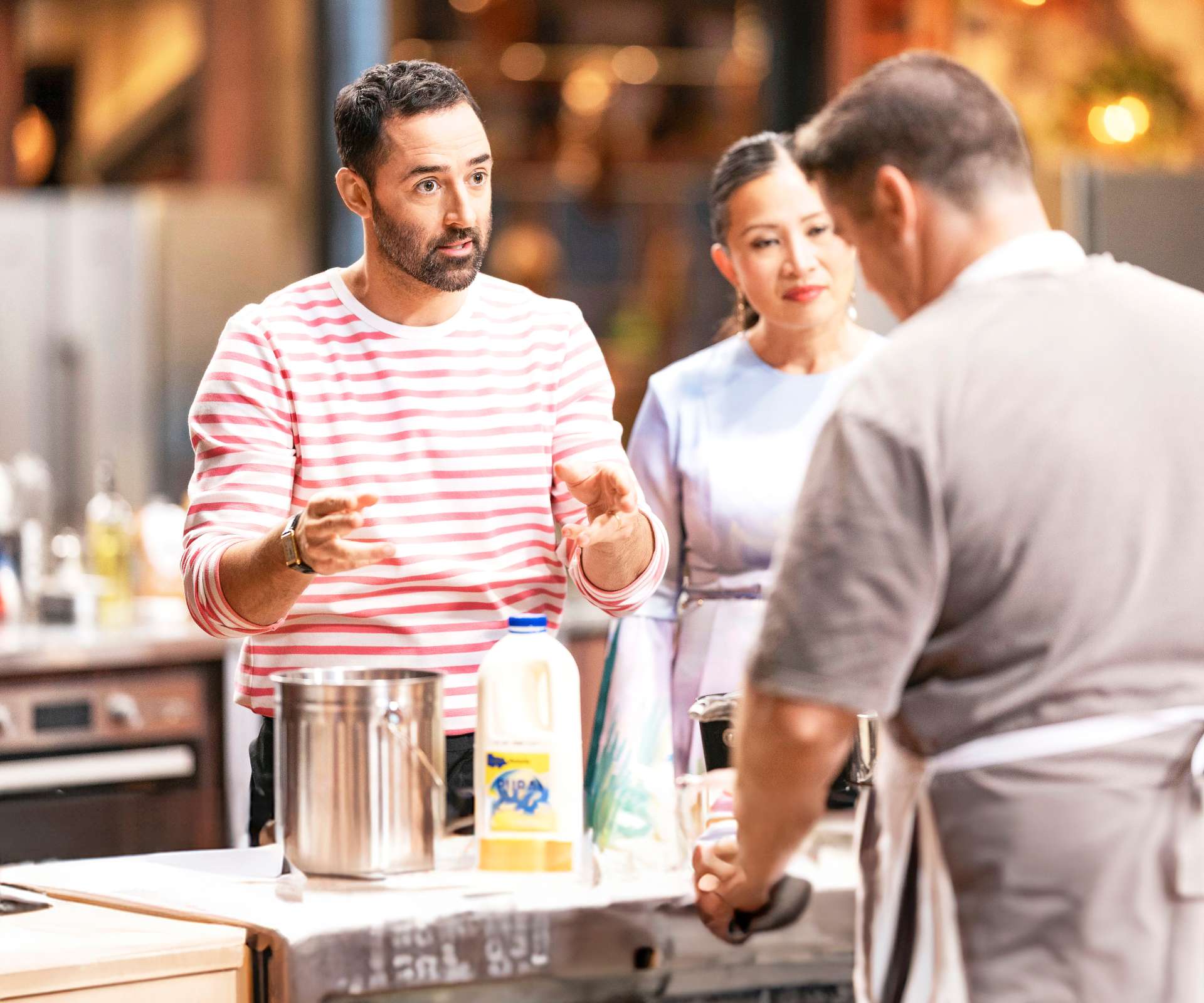Andy Allen giving advice to a MasterChef contestant