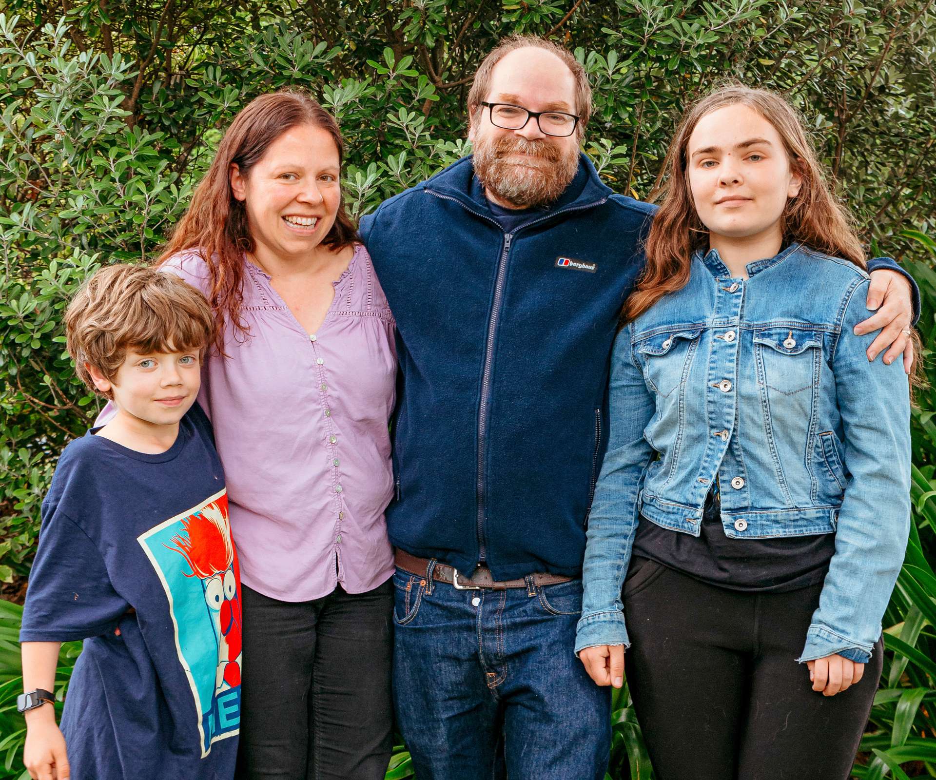 Surrogate Wendy with her family in front of a hedge
