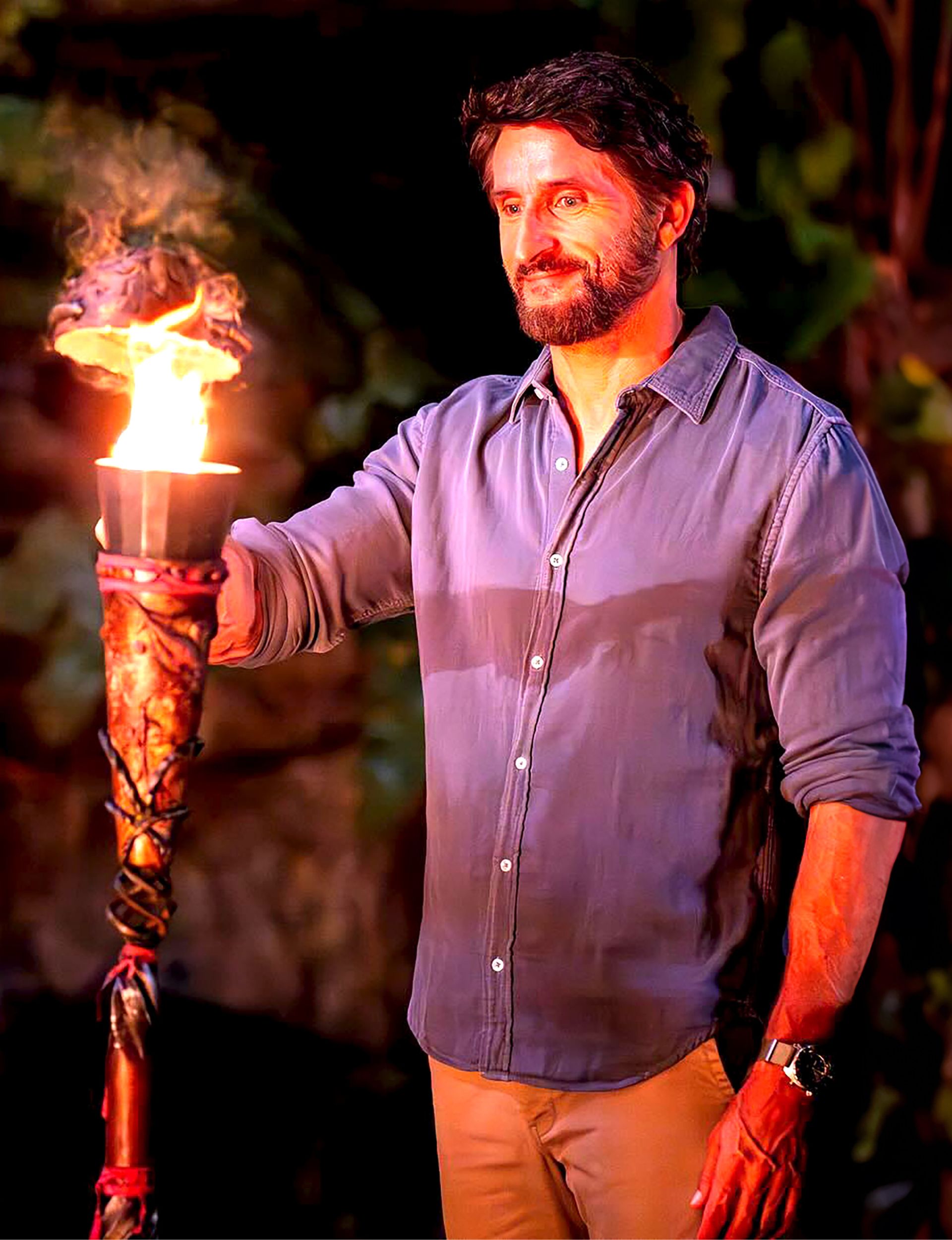 Jonathan LaPaglia putting out a flame on Australian Survivor