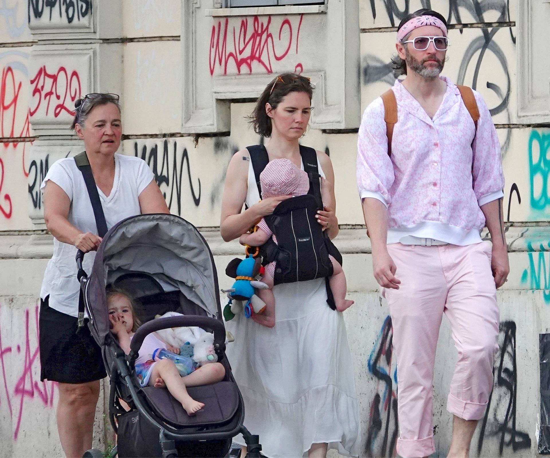 Amanda Knox walking down a street with her family