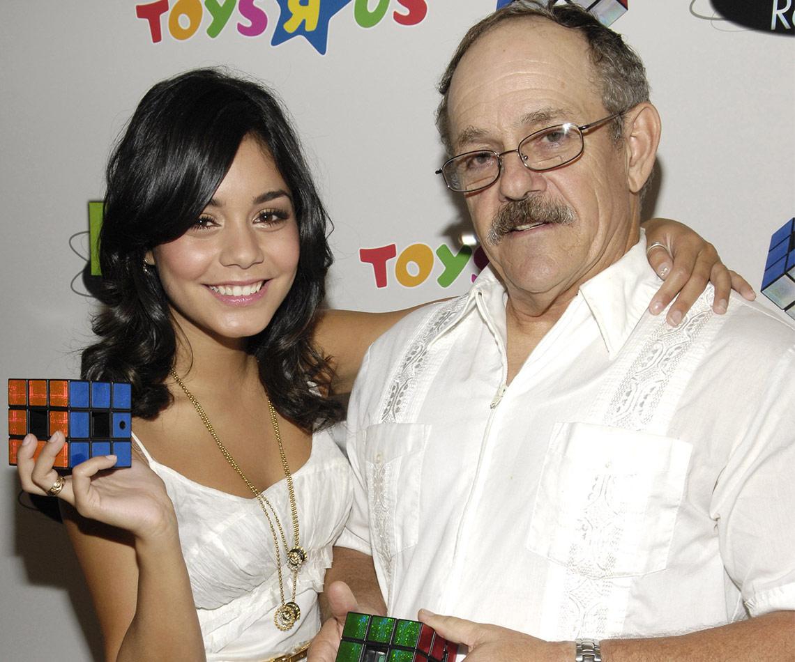 Vanessa Hudgens father has passed away from cancer