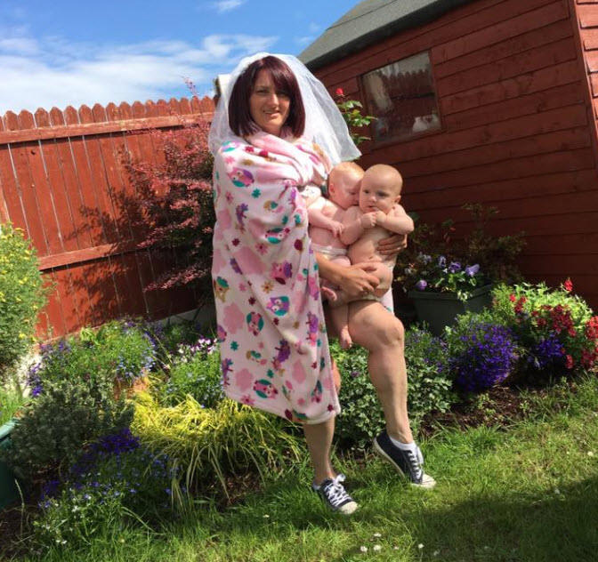Mum recreates Beyonce baby photo shoot with hilarious results