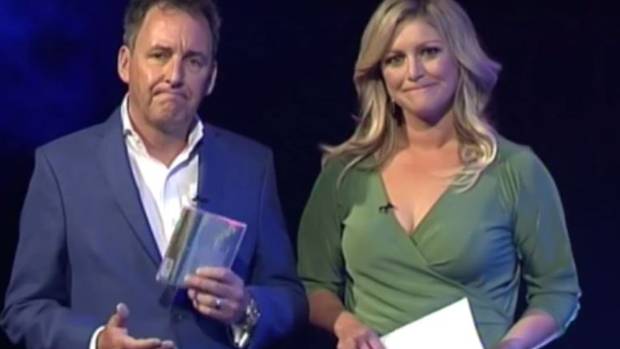 Toni Street and Mike Hosking emotional as they sign off for one last time