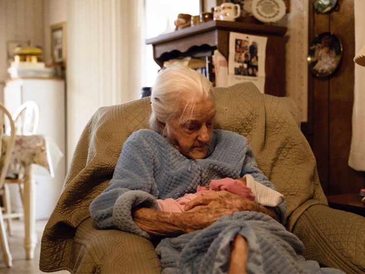 92-year-old with kidney failure beats the odds to meet her great-great granddaughter