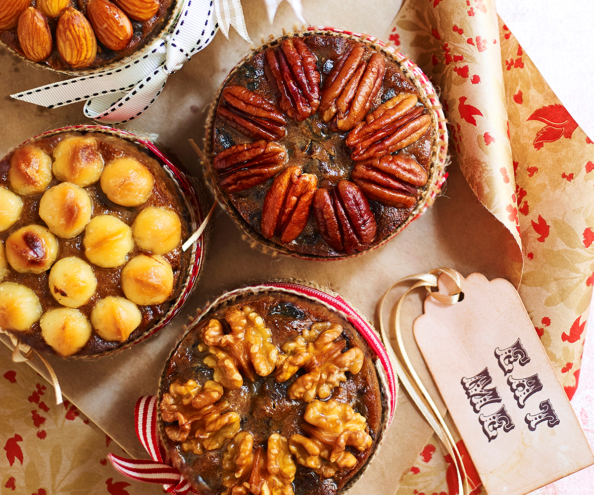 Make little gluten-free Christmas cakes for your family this season!