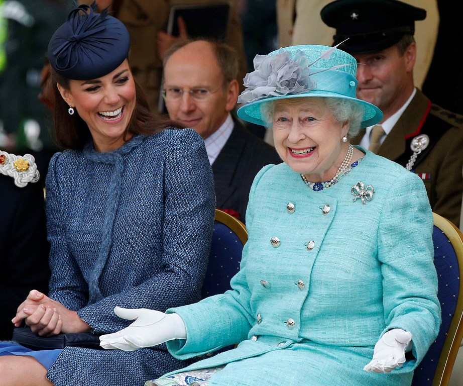 queen elizabeth kate middleton laughing