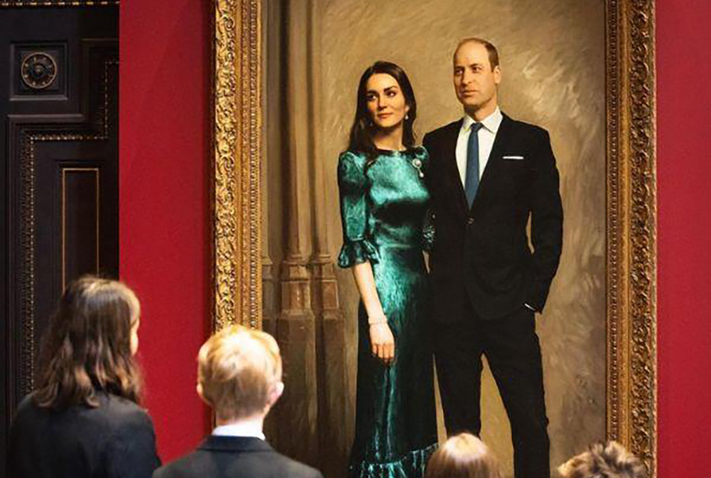 The first official joint portrait of Prince William and Catherine, Duchess of Cambridge has been unveiled