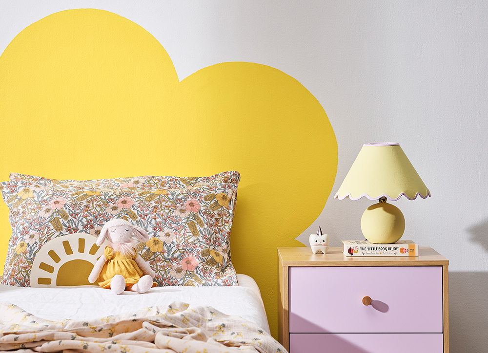 How to create bright murals in a child’s bedroom