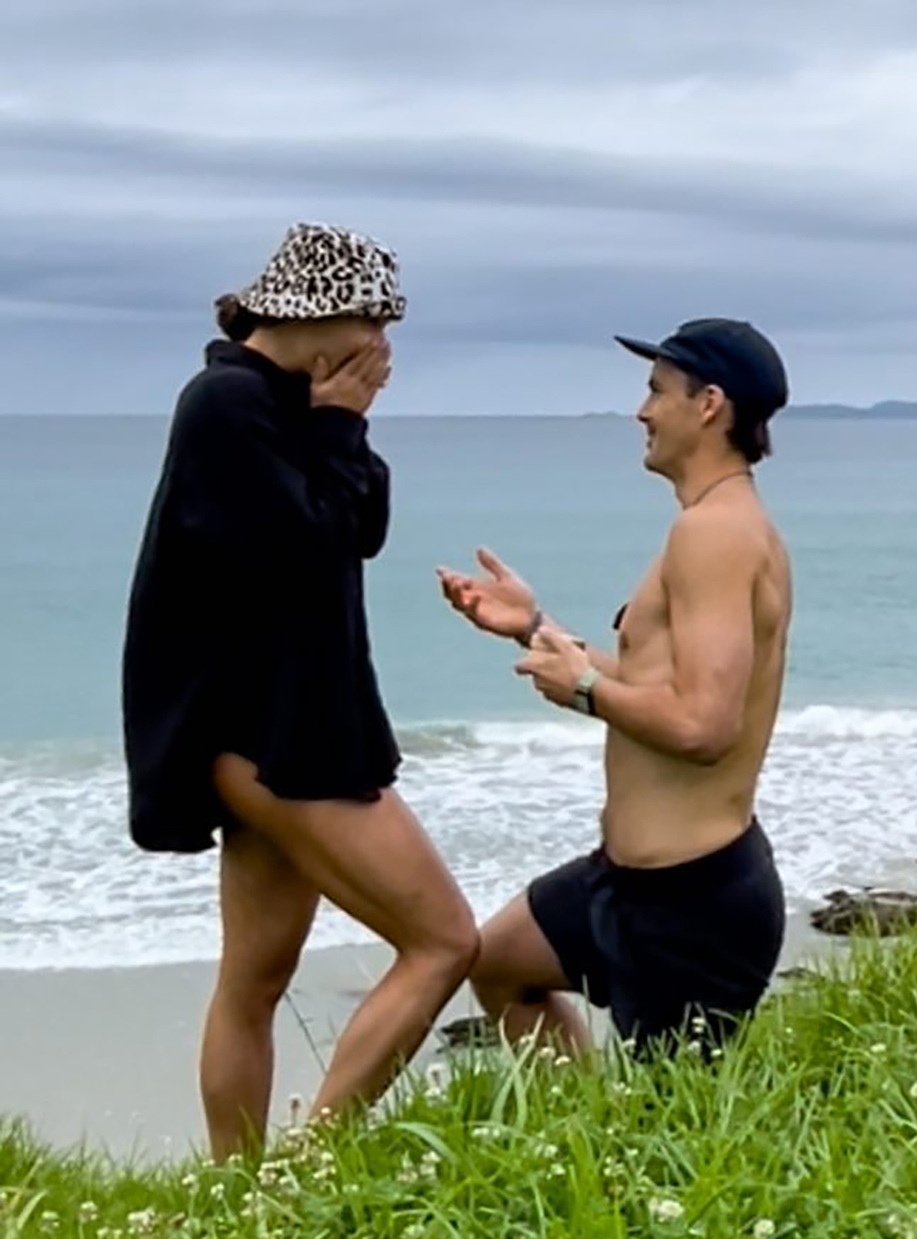 Paul Coll on one knee, proposing to Nele Gilis