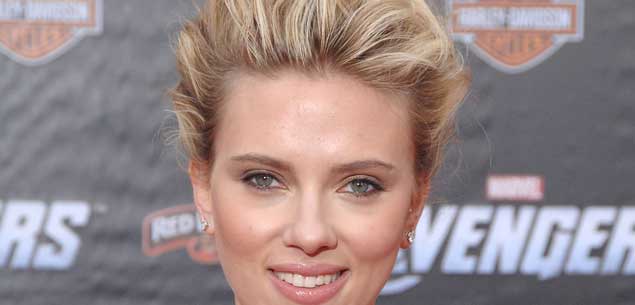 No more cell phone for Scarlett Johansson