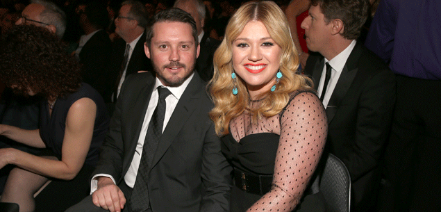 Kelly Clarkson ties the knot