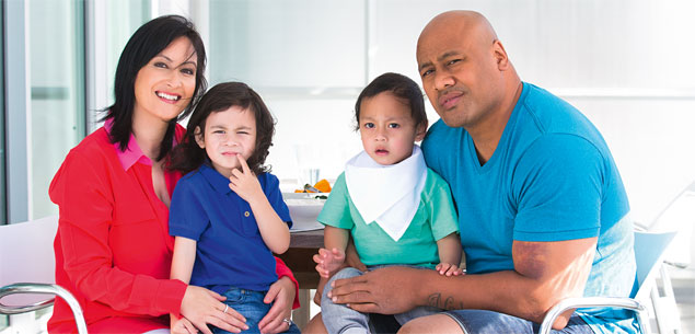 Jonah Lomu with his wife Nadene and children
