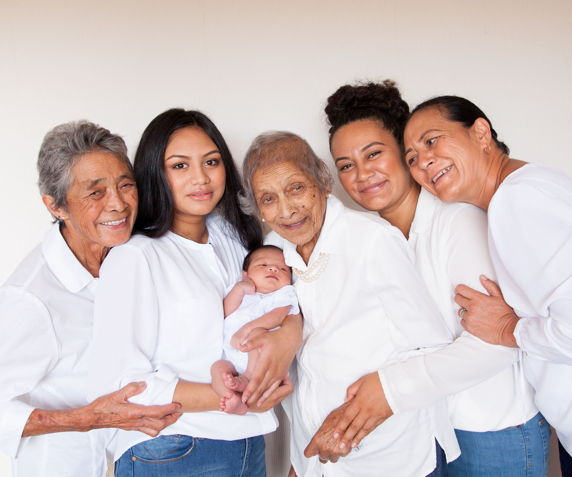 Six generations reunite in one room for heartwarming photos