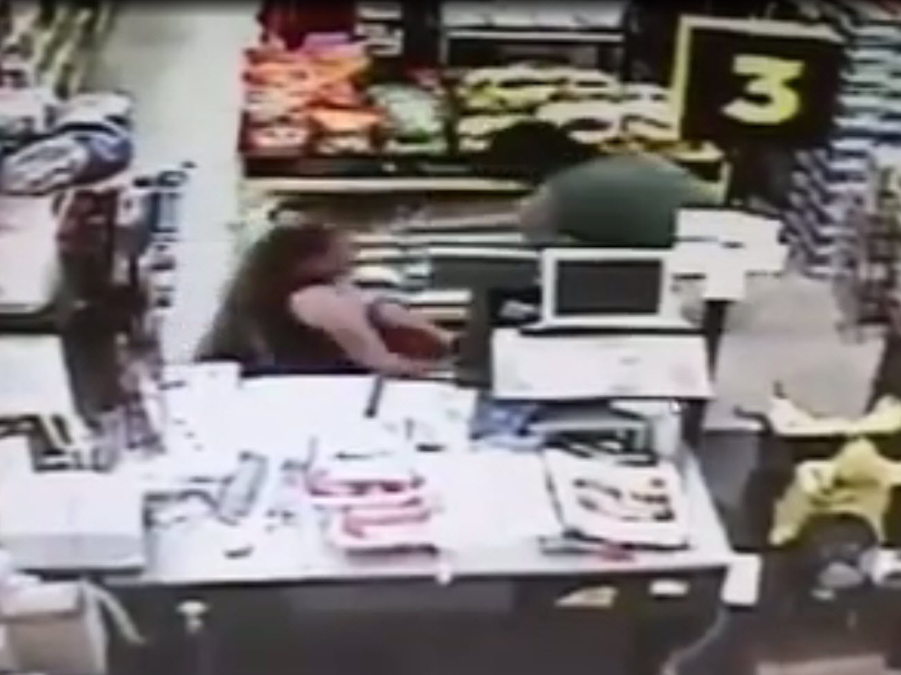 Moment mother stops kidnapping of 13-year-old girl caught on CCTV