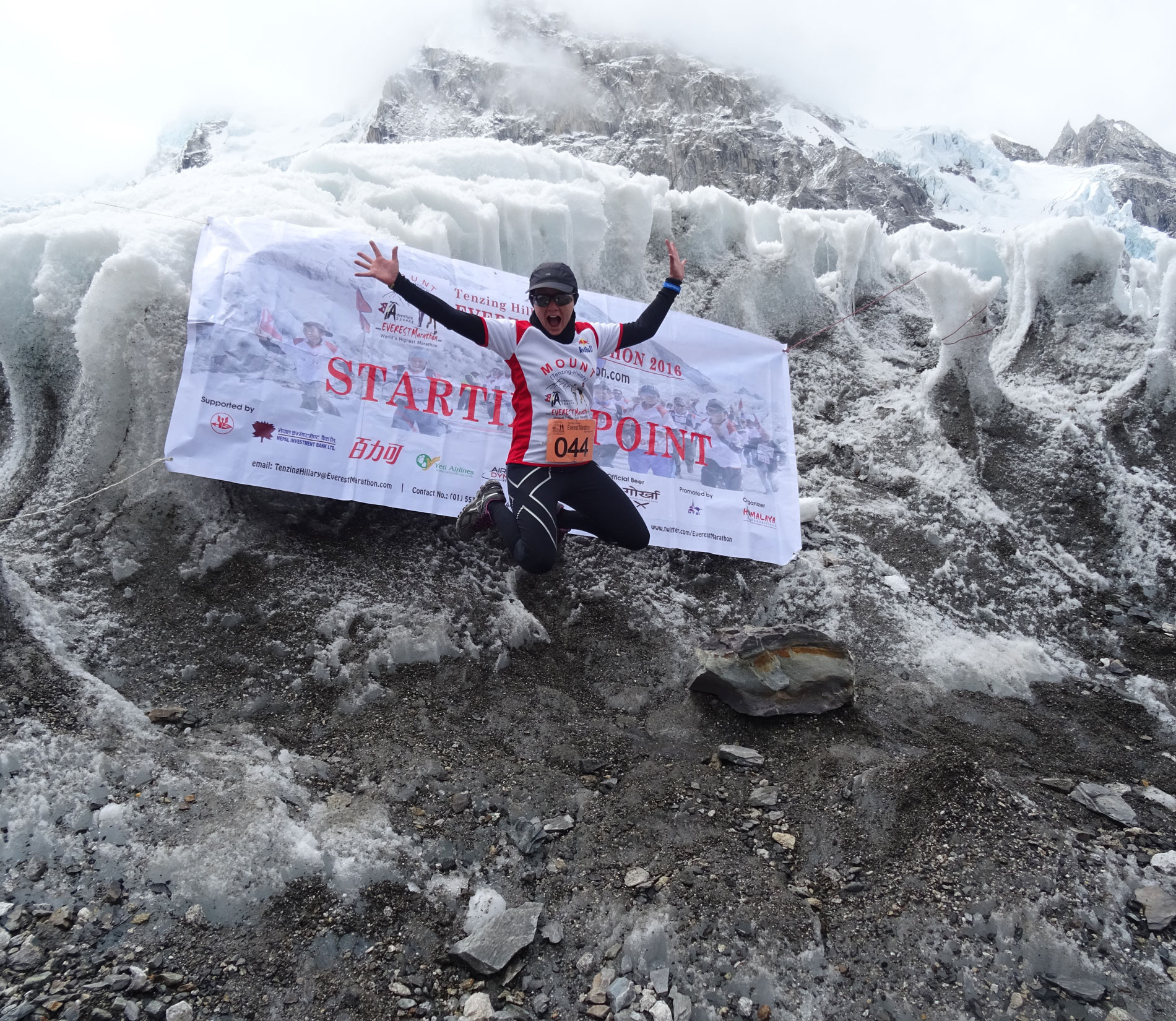 Mel Fey runs marathon on Mt Everest