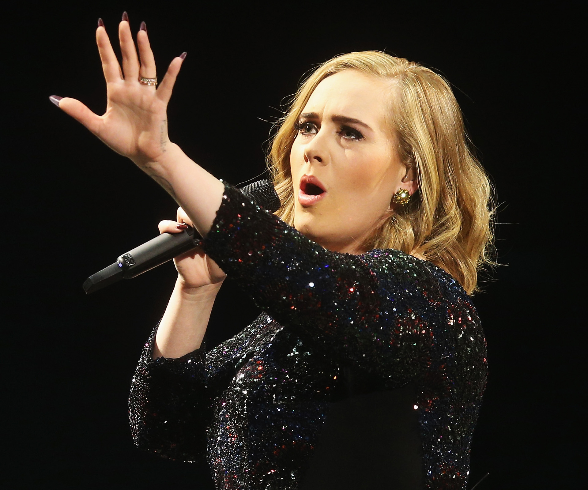 Adele plans to quit touring to raise her son