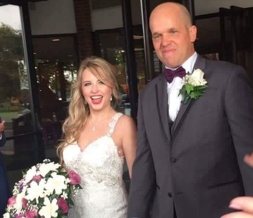 Woman marries stranger who saved her life through organ donation